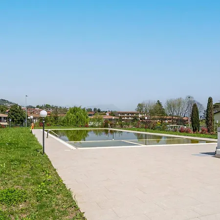 Garda Lido Red-green - Pool & Garden - By Host4u * بادينغي سول غاردا